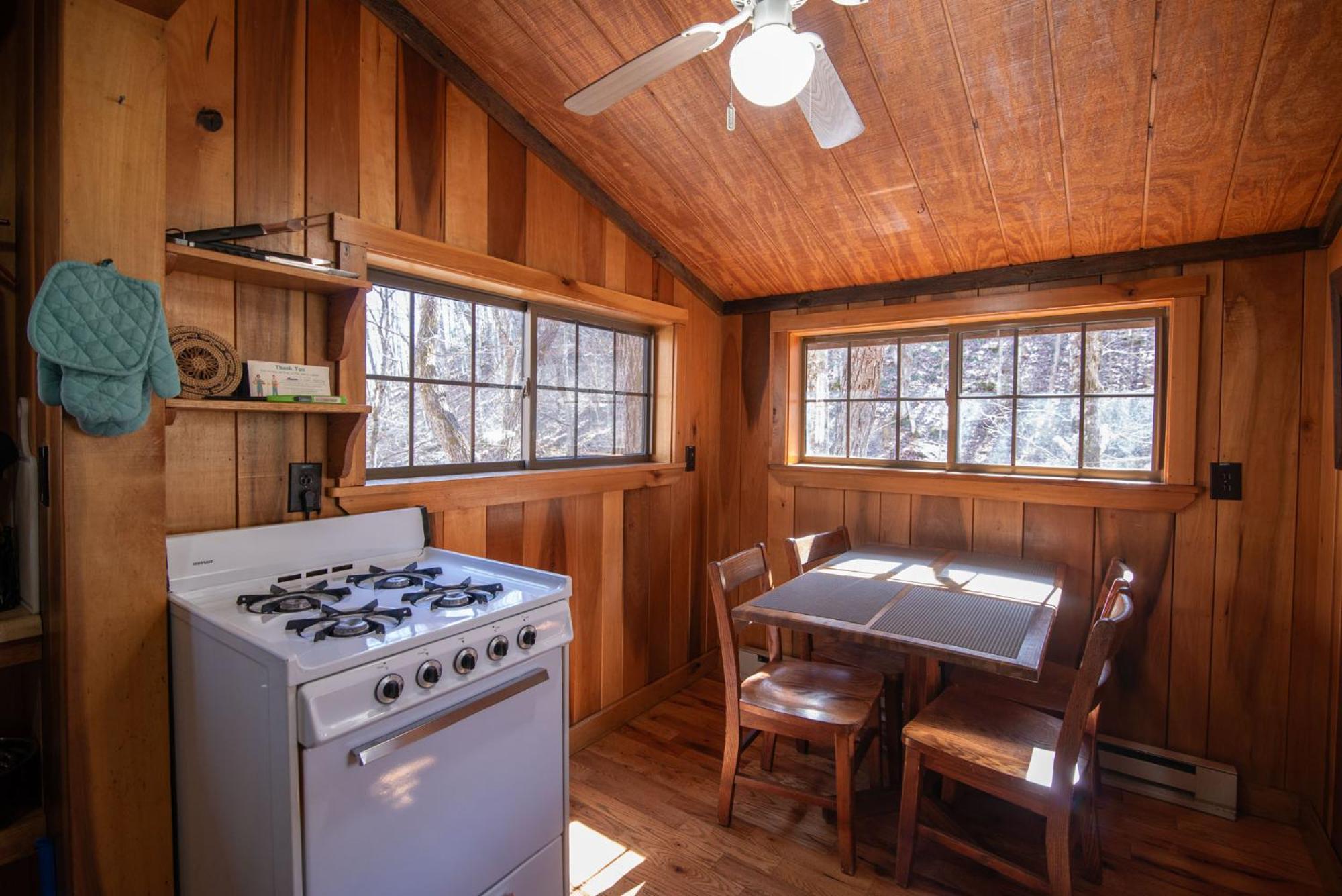 Moore House Inn & Cabins Marlinton الغرفة الصورة